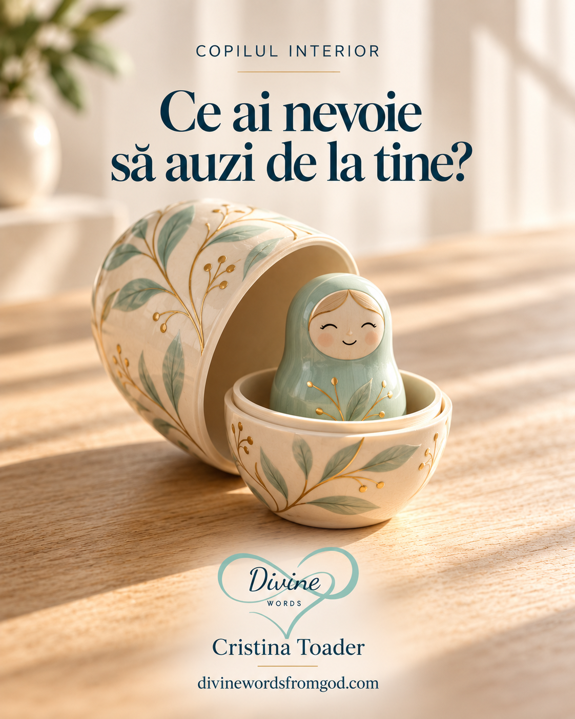 Păpușă mică verde mentă în interiorul unei păpuși ceramice deschise, metaforă Divine pentru copilul interior.