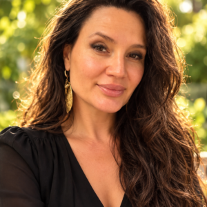 Dr. Cristina Toader — portret natural pentru Divine Words From God