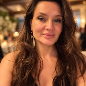 Dr. Cristina Toader — portret natural pentru Divine Words From God